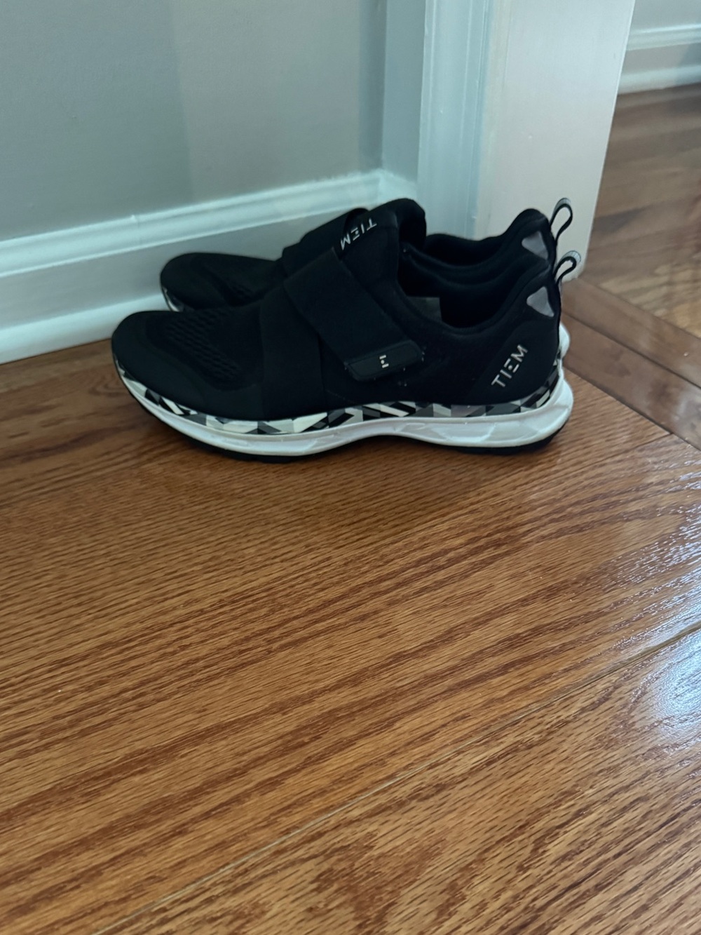 Tiem Black Cycling Shoes Size 8.5